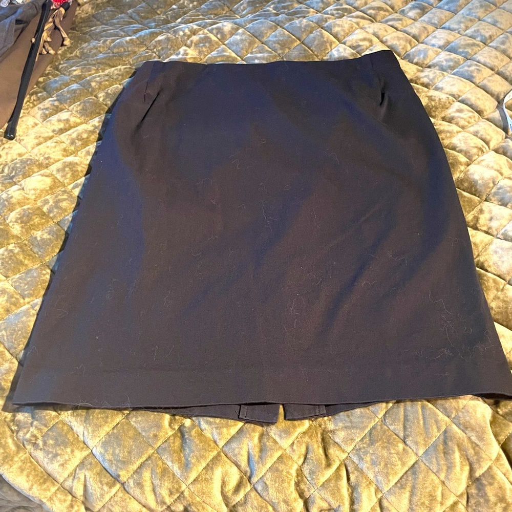 Alfani 22” pencil skirt w/kick pleat.